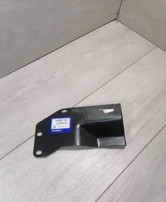 Volvo XC90 Fender mounting bracket 31391623