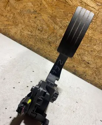Renault Captur Accelerator throttle pedal 6PV00997807 180029347R