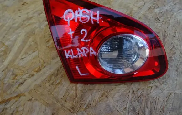 Nissan Qashqai+2 Tailgate rear/tail lights