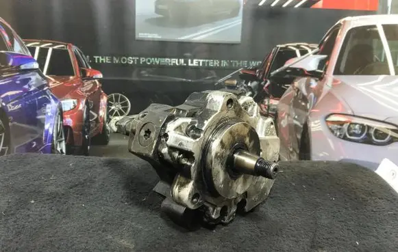 BMW 3 E46 Fuel injection high pressure pump 7788670