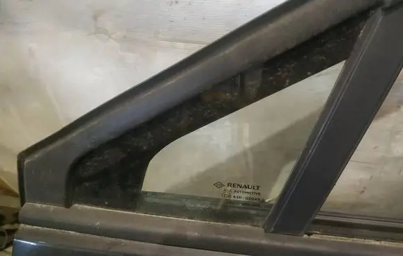 Renault Scenic III - Grand scenic III Front door vent window glass four-door AS2