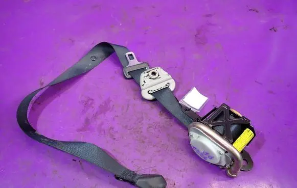 Toyota Corolla E120 E130 Front seatbelt