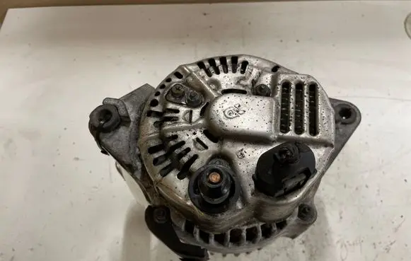 KIA Sorento Generator/alternator 373004A300 021319212