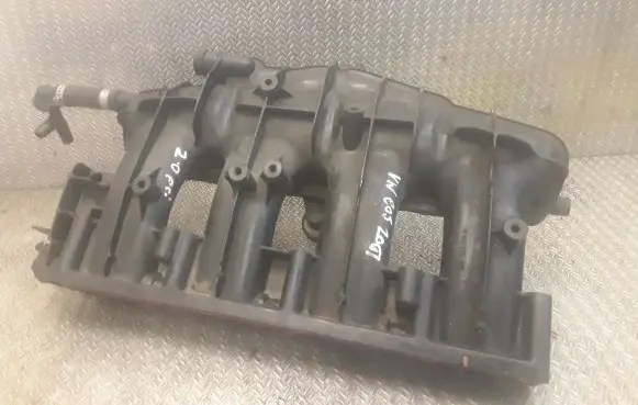 Volkswagen Eos Intake manifold 06F133201N