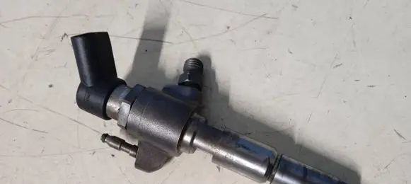Peugeot 508 Fuel injector 9674973080
