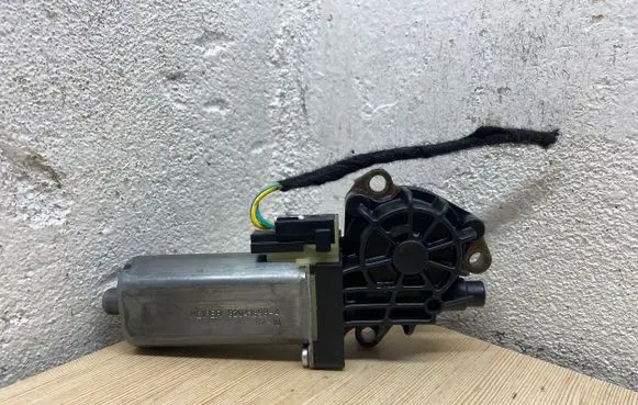 Mercedes-Benz CLS AMG C219 Seat adjustment motor 0390203002