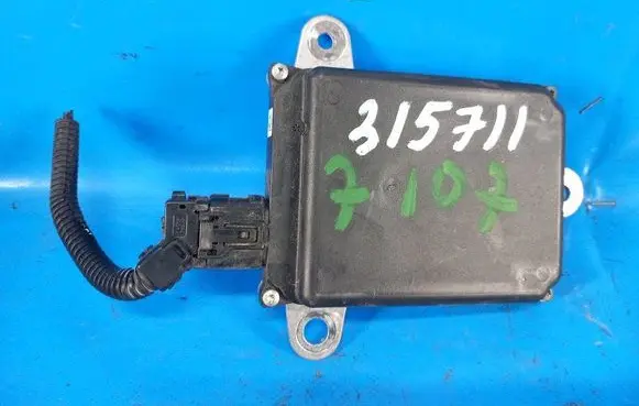 Toyota Prius xw60 Central body control module 881620W270