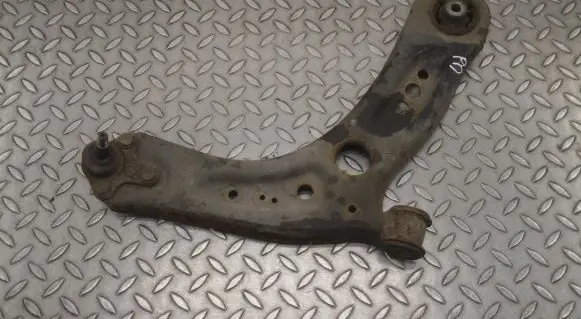 Volkswagen Golf VII Front lower control arm/wishbone 5Q0407152J