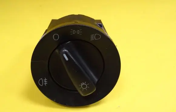 Volkswagen Golf IV Light switch 1C0941531