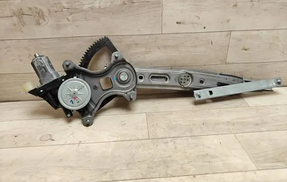 Hyundai i20 (PB PBT) Front door window regulator with motor 988201J100 2621004670