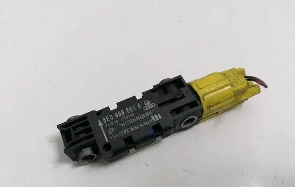 Audi A4 S4 B7 8E 8H Airbag deployment crash/impact sensor 8E0959651A