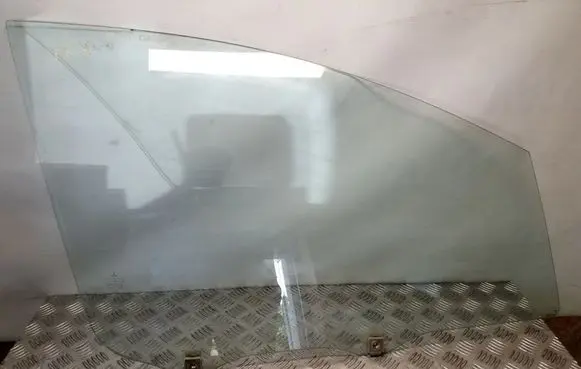 Mitsubishi Grandis Front door window glass four-door