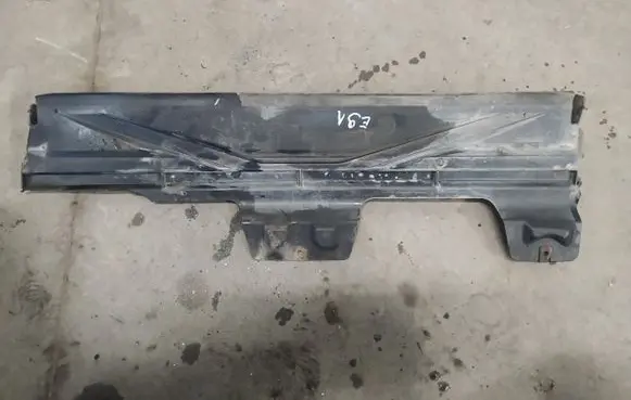 BMW 3 E90 E91 Radiator trim 7145287