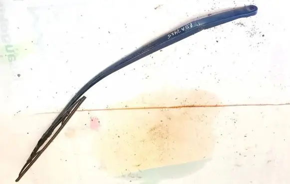 Honda CR-V Front wiper blade arm