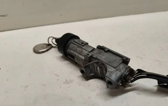 Subaru Impreza I Ignition lock