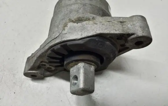 Maserati Ghibli Engine mount bracket 06700048710