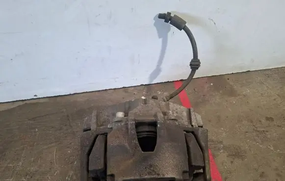Volvo V60 Front brake caliper 945