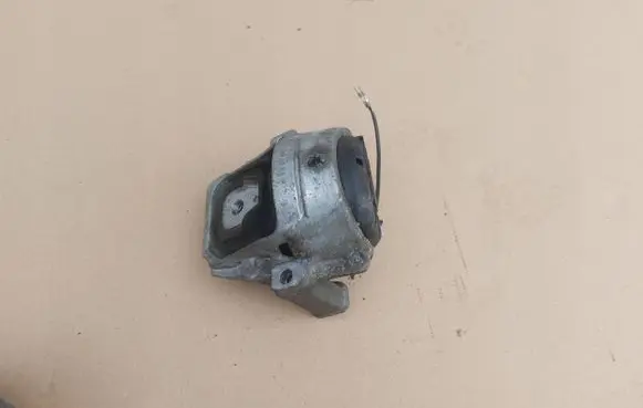 Audi Q5 SQ5 Engine mount bracket