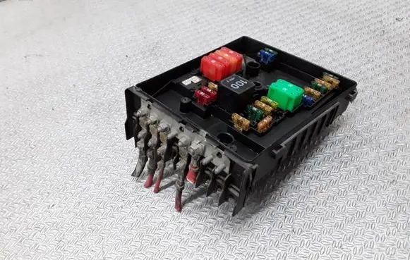 Volkswagen Touran I Fuse module 1K0937125A