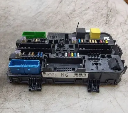 Opel Zafira B Fuse module 13206759 5DK00866952