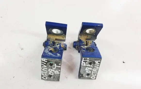 Skoda Octavia Mk2 (1Z) Rear door hinge set 