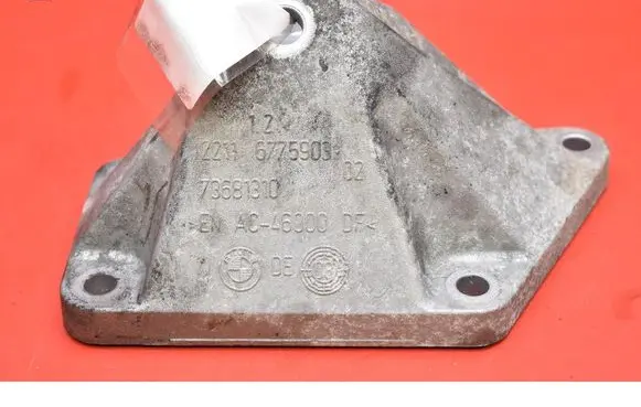 BMW 7 F01 F02 F03 F04 Engine mount vacuum valve 6775903