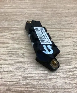 Mercedes-Benz E W211 Airbag deployment crash/impact sensor 0018209126 103138
