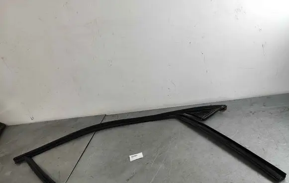Volvo XC90 Front door glass trim molding 31854174