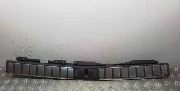 Trunk/boot sill cover protection