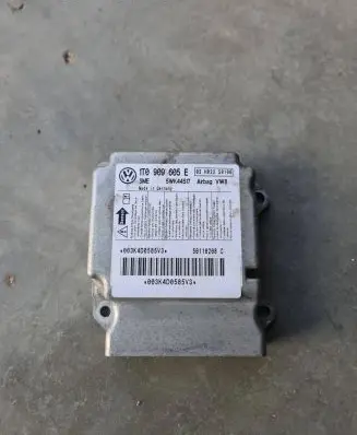 Volkswagen Touran II Airbag control unit/module 1T0909605E 5WK44517 02H022S0100