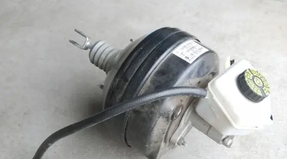 BMW 1 F20 F21 Brake booster 6798419