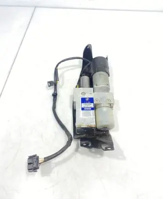 BMW 5 E60 E61 Tailgate hydraulic pump motor 7111867