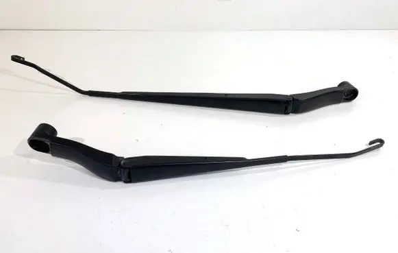Opel Insignia B Front wiper blade arm 13471434