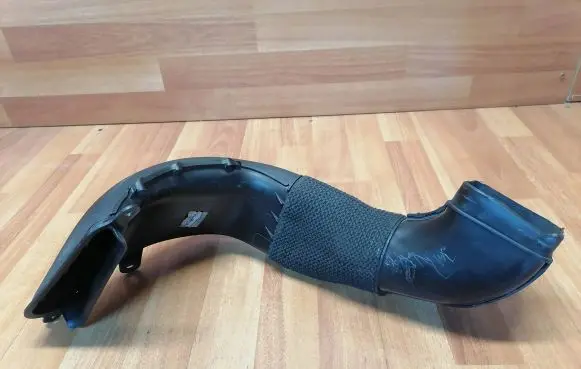 Jaguar XF X250 Air intake duct part 8X239A673AB 8X239A673AC C2Z1684