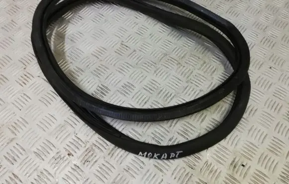 Opel Mokka B Rubber seal rear door 