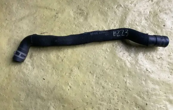 Mercedes-Benz B W245 Engine coolant pipe/hose A6400101382
