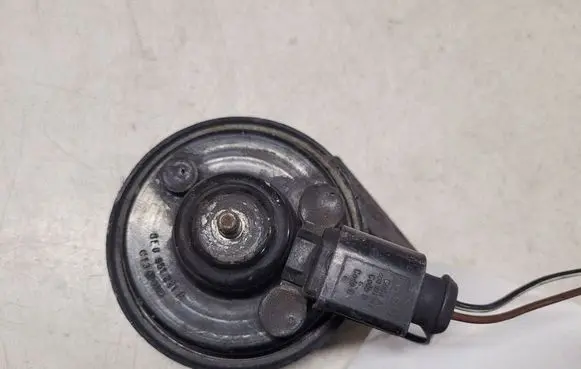 Audi A4 S4 B7 8E 8H Horn signal 8E0951221A 22075