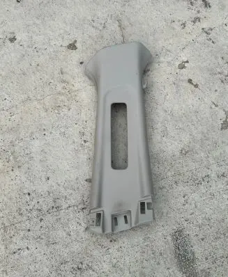 Honda HR-V Seat belt trim 