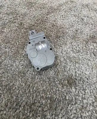 BMW 1 F20 F21 Air flap motor/actuator EFB491 09042017 T946104