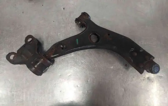 Ford Focus Front lower control arm/wishbone BV613A262BAA