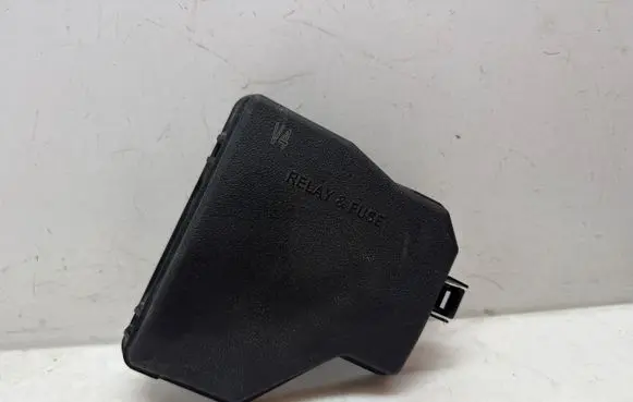 Toyota Yaris Fuse box cover 826620D710A