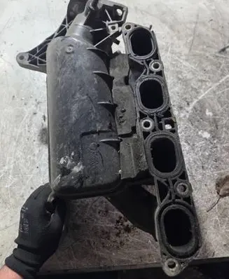 Toyota Corolla Verso AR10 Intake manifold 