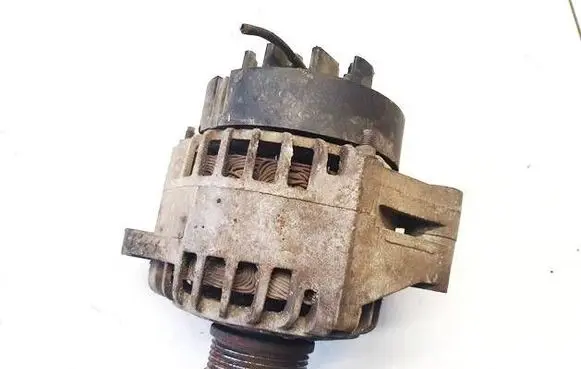 Opel Zafira B Generator/alternator 