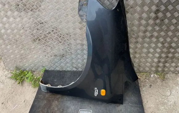 Toyota Avensis Verso Fender
