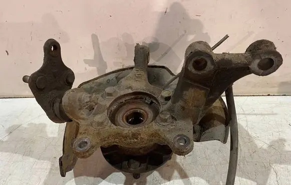 Toyota Avensis T270 Front wheel hub
