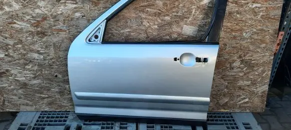 Honda CR-V Front door