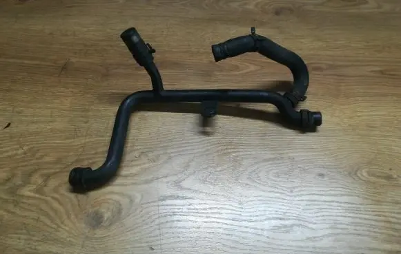 Volkswagen PASSAT B5.5 Engine coolant pipe/hose 06B121065A