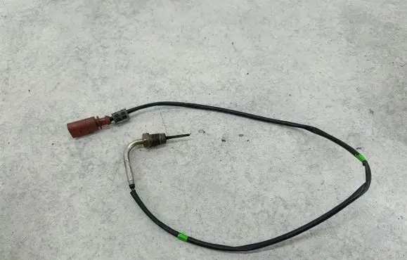 Volkswagen PASSAT B7 Exhaust gas temperature sensor 03L906088BH