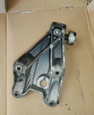BMW 5 F10 F11 Engine mounting bracket 6781227