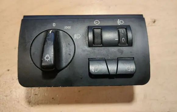 BMW X5 E53 Light switch 8372204